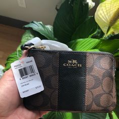 Nwt Coach Wristlet. Brand New Never Used! Gifted To Me But I Never Used It, Still In Excellent Condition Luxury Tote Bags, Dream Bags, Pretty Phone Cases, Bags Coach, Tween Outfits, Coach Wristlet, Coach Bags, Louis Vuitton Damier, Clutches