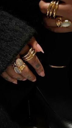 Gold Jewelry Aesthetic Elegant, Mixed Jewelry Stack, Ring Stack Black Woman, Jewlary Pic Aesthetic Gold, Plus Size Jewelry, Jewellery Black Women, Jewelry Aesthetic Black Women, Black Outfit Gold Jewelry