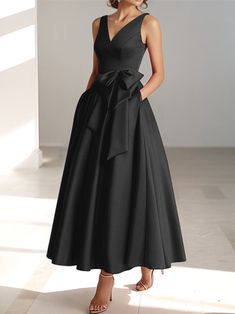 A-Line/Princess V-Neck Mother of the Bride Dresses with Pockets - Mondressy Fitted Cocktail Dress Classy, Tea Length Mother Of The Bride Dress, Edgy Mother Of The Bride Dresses, Mother Of The Groom Black Tie, Mother Of The Groom Dresses For Short Women, Mother Of The Bride Dresses Fall Wedding, Cocktail Dresses For Women In Their 40s, Mother Of The Bride Dress Black, Womens Semi Formal Attire