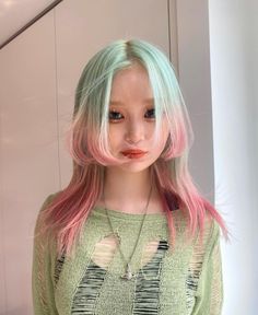 Jellyfish Hair Color, Pink Hair With Green Highlights, Strawberry Matcha Hair, Mint And Pink Hair, Green And Red Hair, Green And White Hair, Bleached Hair With Dark Roots, Pink Green Hair, Pink And Green Hair