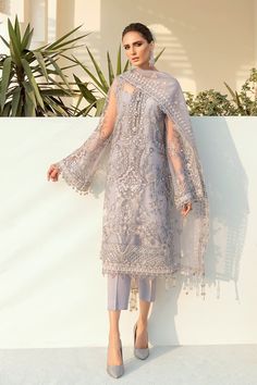 Heavily Embellished Grey Salwar Suit Party Dress in Salwar Kameez Summer Clothes Collection, Baroque Dress, Pakistani Party Wear, Pakistani Fancy Dresses, Salwar Kamiz, Pakistani Outfits, How To Dye Fabric, Pakistani Fashion, Pakistani Dresses