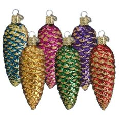 Shimmering Cone Shop Xmas Tree Ornaments, Colorful Lights Brown Odiments Christmas Tree, Old World Christmas Rustic Tree, Old World Christmas Ornaments On Tree, Old World Christmas Ornaments, Antique Christmas Ornaments, Pinecone Ornaments, Unique Christmas Trees, Glass Christmas Tree Ornaments