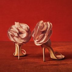 The most gorgeous blooms transcend seasons. The PEONY—a #GiuseppeZanotti couture creation. #GZSS19 Elegant Wedding Shoes, Heels Aesthetic, Perfect Wedding Shoes, Giuseppe Zanotti Heels, High Heels Boots, Bridal Wedding Shoes, Flower Sandals, Classy Shoes, Girls Heels