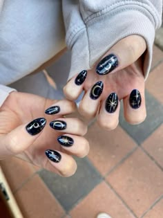 Night Nail Art, Designs Y2k, Taylor Swift Nails, Nails Spooky, Spooky Nail, Nail 2022, Aries Women, Navy Nails, Witch Nails