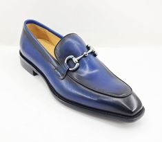 Style: 509-28-Blue Elegant Burnished Calfskin slip-on Loafer from the Carrucci collection features a Double Gore for your perfect fit, soft Calfskin lining, Horsebit Hardware detailing, and a clean welt! Cordovan Shoes, Shoe Horn, Shoe Tree, Leather Shoes Men, Suede Shoes, Shoe Box, New Shoes, Loafers Men, Slip On Shoes