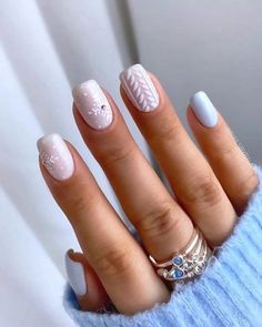 15 Short Winter Nail Ideas for 2023-2024 White Christmas Nails, Blue Christmas Nails, Winter Nails Gel, Short Gel Nails, Cute Christmas Nails, Christmas Gel Nails, Christmas Nails Easy, Sweater Nails, Her Nails