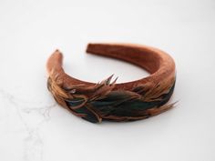 Absolutely gorgeous feather headband Head circumference: one size fits all (adjustable) Thank you for visiting our store! Boho Feather Headband, Bridesmaid Hair Pieces, Feather Fascinator, Fascinator Headband, Feather Fascinators, Feather Headband, Padded Headband, Brown Velvet, Turban Headbands