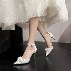 LBSFY - New satin white hollow straight line with flower wedding high heels, Xiuhe wedding dress, two pairs of bride's shoes LBSFY - New satin white hollow straight line with flower wedding high heels, Xiuhe wedding dress, two pairs of bride's shoes Fitted Wedding Shoes For Spring Banquet, Spring Wedding Shoes For Banquet, White Wedding Shoes For Spring Banquet, White Spring Wedding Shoes, White Closed Toe Wedding Shoes For Banquet, White Closed-toe Wedding Shoes For Banquet, Elegant Flower Heels For Wedding, Spring Wedding Shoes With Flower Design, White High Heel Wedding Shoes For Banquet