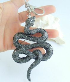 Unique Snake Keychain Pendant Rhinestone Crystal K05847 Unique Snake Keychain Pendant Rhinestone Crystal K05847 Description Main stone color: Please see the pictures Metal Base Color: Please see the pictures Metal: Zinc Alloy Main Stone: Austrian Rhinestone Crystal Length: 10.0cm (3.94") Width: 7.0cm (2.76") 100% Brand New and in excellent condition Wrapping: Come with some spare crystals, and a gift box or favor bag (depend on product size). If you need assistance please contact us. Friendly re Snake Keychain, Favor Bag, Unique Animals, Key Holder, Metal Base, Metal Chain, Base Colour, Key Ring, Crystal Rhinestone