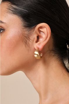 It's easy to look compliment-worthy with a simple yet impactful accessory like the Lulus Stunning Decision Gold Matte Chunky Hoop Earrings! These ultra-chic earrings feature a matte gold-toned composition that shapes a hoop-inspired design with a tapered top and a chunky profile that will lend a bold presence to any weekday look. Make sure to wear your hair up so everyone can admire these essential beauties! Post backs. Earring measures 1" in diameter. 100% Zinc. Imported. Lulus | Stunning Decis Best Earrings For Short Hair, Matte Gold Hoop Earrings, Half Wardrobe, Earrings For Short Hair, Hoop Earrings Chunky, Earrings Outfit, Chunky Hoop Earrings, Chunky Earrings, Chic Earrings