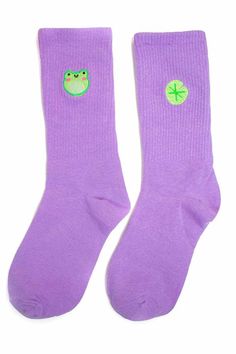 Cute Froggy & Lily Pad Odd Embroidered Socks! ♡ Designed, digitized and embroidered by Momokakkoii*MADE TO ORDER ITEM*Features:Colors: Pink, PurpleHome Embroidered in the UKEmbroidery made with high-quality threads75% Cotton 15% Nylon 9% SpandexOne Size (UK 4-10), (EU 36-45), (US 6-12)Fitted CuffsWhat you'll get: A pair of odd socks, one with a lily pad and another with a cute frog All items will be checked and well packed before shipping. Orders will be dispatched within 1-7 working days af Frog Outfits, Frog Clothing, Mori Girl Aesthetic, Cute Froggy, Kawaii Cottagecore, Odd Socks, Pretty Socks, Socks Aesthetic, Purple Socks