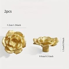 two gold flower shaped knobs are shown with measurements for each one and the other