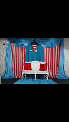 the dr seuss bedroom is decorated in red, white and blue