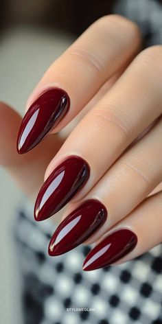 31 Popular Fall Nail Ideas that Scream Cozy Autumn Vibes Short Fall Nail, Popular Nail Colors, Fall Nails Ideas, Fall Nail Trends, Fall Acrylic Nails, Her Nails, Popular Nails, Summer Nails Colors, Fall Nail Colors