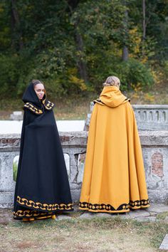 Fantasy Cloak, Medieval Cloak, Black Cloak, Start Of Winter, Ren Fair, Historical Reenactment, Medieval Costume, Medieval Clothing, Fantasy Costumes