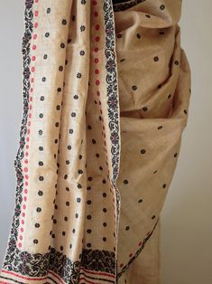 Beige Dupatta With Traditional Patterns, Folk Style Dupatta With Woven Motifs, Traditional Beige Dupatta With Traditional Patterns, Traditional Beige Dupatta With Patterns, Festive Beige Dupatta With Traditional Patterns, Traditional Beige Silk Shawl, Beige Handloom Traditional Dupatta, Traditional Festive Patterned Dupatta, Festive Beige Dupatta With Motifs