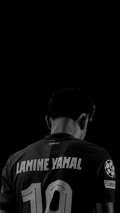 the back of a soccer player's black and white jersey with his name on it