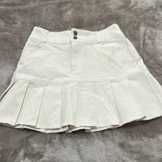 Skirt Never Worn Before In New Condition. Smoke Pet Free Home Casual High Waist Beige Tennis Skirt, Casual Beige High Waist Tennis Skirt, Girly Skirts, Hollister Skirt, Big Skirts, Comfortable Skirts, Cute Skirt, Diy Sewing Clothes