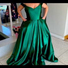 Size 16 Emerald Green Gown With Pockets . Satin Prom Dresses, Green Evening Dress, Strapless Prom Dress, Simple Prom Dress, V Neck Prom Dresses, Floor Length Prom Dresses, A Line Prom Dresses, Satin Prom Dress, Junior Bridesmaid Dresses