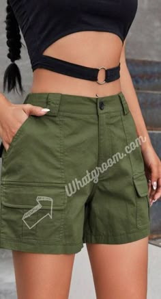 Discover the perfect blend of fashion and functionality with these Khaki Cargo Shorts for Women. Stay stylish while enjoying practicality. #KhakiShorts #WomenFashion #CargoShorts Cargo Shorts Outfit, Cargo Pants Women Outfit, Cargo Shorts Women, Khaki Cargo Shorts, Short Blouses, Diy Shorts, Beautiful Shorts, Trouser Style, Simple Trendy Outfits