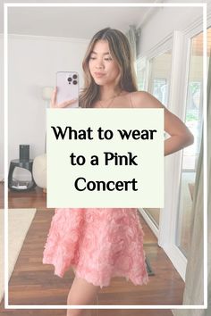 Looking for a simple, cute, and aesthetic outfit idea for a pink concert? Check out this stylish ensemble perfect for standing out in the crowd! What To Wear To A Pink Concert, Pink Converse Outfit, Outfit Concert, Converse Outfit