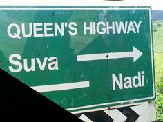 there is a green street sign that says queen's highway and suva naddi