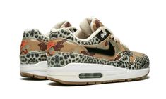 Air Max One, Camo Shoes, Camo Outfits, Heart Shoes, Air Max Women, Nike Air Max 1, Stadium Goods, Retro Sneakers, Nike Womens