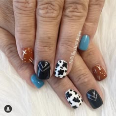 Western Marble Nails, Nails For Texas Trip, Cow Fall Nails, Longhorn Nails Designs, Winter Western Nails, Mail Inspo 2022, Short Western Nails, Western Fall Nails, Summer Nail Looks