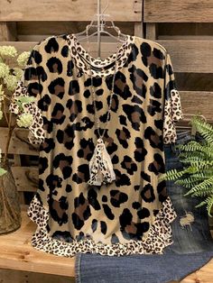 Product Details: Product ID: 084-210624-08Material: Cotton BlendsSize:S/M/L/XL/2XL/3XLSize Chart: Size US UK EUR Sleeve Length Length Bust cm inch cm inch cm inch S 8 12 38 34 13.4 65 25.6 120 47.2 M 10 14 40 35 13.8 66 26 125 49.2 L 12 16 42 36 14.2 67 26.4 130 51.2 XL 16 20 46 37 14.6 68 26.8 135 53.1 2XL 18 22 48 38 15 69 27.2 140 55.1 3XL 20 24 50 39 15.4 70 27.6 145 57.1 4XL 14 18 44 40 15.7 71 28 150 59.1 Notes:1.Size for manual measurement, there may be a 0 to 1 cm error, belongs to the n 3d Sunflower, Brass Floor, Leopard Print Shorts, Cheap Clothing, Skirt Suit Set, Summer Streetwear, Shirts Summer, Loose Top, Linen Pants Women