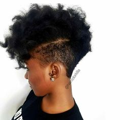 Hair Shaved Sides, Tapered Hairstyles, 4b Hairstyles, Bald Baddie, Short Black Hair, Natural Hair Cuts, Tapered Hair, Tapered Haircut