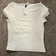 This Is A Size Small, And Is Nwt. It Is Super Flattering And Has A Ribbed Pattern. Pinterest Shop, Dr Wardrobe, H M Outfits, Tropical Outfit, Personal Things, Cream Top, Royale High, Cream Tops, H&m Shorts