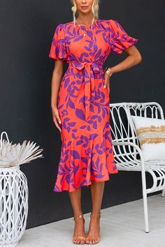 Look striking in this Short Sleeves Tie Waist Printed Ruffle Midi Dress. Made of lightweight, breathable fabric, the midi dress features beautiful ruffles, a tie waist and stylish print. Make a statement with your impeccable style!Material:Cotton+PolyesterSIZEUS/CANBUSTWAISTHIPSS2-433"-34"26"-27"36"-37"M6-835"-36"28"-29"38"-39"L10-1237"-39"30"-32"40"-42"XL12-1440"-42"33"-35"43"-45" Orange Printed Short Sleeve Midi Dress, Orange Summer Dress With 3/4 Sleeve, Orange V-neck Printed Midi Dress, Rayon V-neck Midi Dress With Ruffle Hem, English Dress, Winter Mini Dresses, Vibrant Print V-neck Blue Midi Dress, Ruffle Midi Dress, 70 Dress