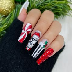 Peppermint Kisses, Nail Noel, Nightmare Before Christmas Nails, Halloween Acrylic Nails, Dope Nail Designs, Christmas Nails Acrylic, Winter Nail Art, Winter Nail Designs, Mulled Wine