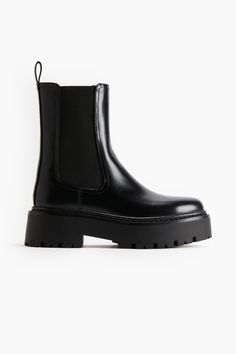 Chelsea boots with elasticized side panels and a loop at back. Satin lining and chunky  patterned soles. Chunky Chelsea Boots Outfit, Womens Black Ankle Boots, Black Loafer Shoes, Chelsea Boots Outfit, Beige Ankle Boots, H&m Boots, Womens Leather Ankle Boots, Chunky Chelsea Boots, Chunky Ankle Boots