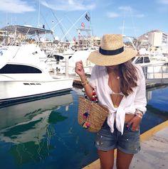 Cabo Girls Trip - Carrie Bradshaw Lied Tropical Outfits, Cancun Outfits, Glamorous Outfits, Beach Vacation Outfits, Banana Boat, Vacay Outfits, Boating Outfit, Cruise Outfits, Trendy Swimwear