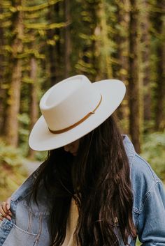 Introducing the Wren - designed with your lifestyle in mind! This flat brim, round top off white hat features a dipped telescope crown adorned with a genuine leather chin strap - to take this hat to the next level! The Wren proves comfort can be stylish and that it’s the details that really matter. Gigi Pip, Red Taylor, White Hat, Round Top, Floral White, Mom Kid, Wren, Sale House, Cowboy Hats