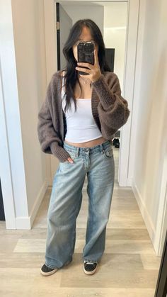 Brandy Cardigan Outfit, Brandy Cardigan, Outfits With Baggy Jeans, Baggy Cardigan, Jeans Cardigan, Baggy Jeans Outfit, Jeans Outfit Winter, Tiktok Outfits, Aesthetic Fits