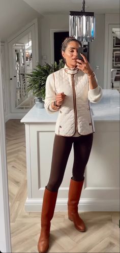 Equestrian Preppy Style, Preppy Riding Outfit, Horse Riding Clothes For Women, Equestrian Outfit Aesthetic, Horse Riding Accessories, Old Money Outdoor Outfit, Elegant Hiking Outfit, Tan Riding Boots Outfit, Casual Equestrian Outfit