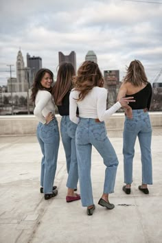 Levi Straight Leg Jeans Outfit, Levi’s Ribcage Straight Ankle Jeans Outfit, Levi’s Outfit, Levis Straight Leg Jeans Outfit, Levi 501 Outfit, Levis Ribcage Jeans Outfit, Levi 501 Jeans Women Outfit, Levi Jeans Aesthetic, 501 Jeans Outfit