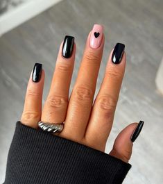 Trendy Short Nails, Black Gel Nails, Short Coffin Nails, Nails Polish, Short Acrylic Nails Designs, Heart Nails