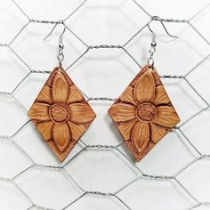 Check out this item in my Etsy shop https://www.etsy.com/listing/719915885/diamond-sunflower-tooled-leather Brown Flower Drop Earrings, Brown Flower Earrings With Ear Wire, Brown Flower Earrings, Tooled Leather Earrings, Leather Crafting, Leather Work, Tooled Leather, Leather Diy, Leather Earrings