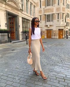 27 Beautiful European Summer Outfits for 2024: Trendy, Chic, and Stylish Looks Euro Summer Outfits 2023, Outfit Trends 2024 Summer, May Europe Outfits, European Summer Outfit Ideas, Outfit Ideas For London Summer, Summer Fashion London, Outfits In My Closet, Summer Trends Outfits Casual 2023, Rome Outfits May