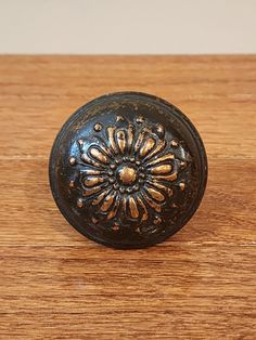 Vintage Antique Brass doorknob from the early 1900s. The condition is good and the diameter is 2.5'. Vintage Doorknob, Brass Doorknob, Stone Mountain, Art Clay, Early 1900s, Door Knobs, Antique Brass, Vintage Antiques, Home Improvement