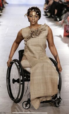 Land of Masks and Jewels Solarpunk Fashion, Disabled Fashion, Madeline Stuart, Wheelchair Women, Australian Models, Fashion Week Runway, Wheelchair