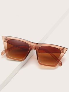 Teme Sunglasses ™️ – Guardianlooks Sunglasses Shein, Latest Sunglasses, Hippie Designs, Outfit Upgrade, Retro Sun, Steampunk Sunglasses, Round Frame Sunglasses, Retro Glasses, Brown Sunglasses