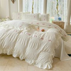 Korean Style Bed Set Seersucker Flower Embroidery Four Piece Set With Lace Bed Flat Sheet Pillowcase Duvet Cover Set Textiles Retro Bed, Embroidered Material, Lace Bedding, Style Bed, Europe Style, Student Dormitory, Cotton Bedding Sets, Bed Lights, Chic Bedroom