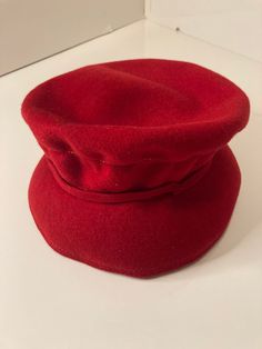 Very Stylish, Vintage Glenover Fawn Tra-Felt Henry Pollack Red Hat. I believe this hat is from the 1940-50s. Gorgeous color hat in great pre-owned condition. Size is large. Material is felt. Occasional signs of normal wear may be present; please review photos. Vinyl Record Holder, Hat Ideas, Red Felt, Super Cute Dresses, Red Hat, Felt Hat, Red Hats, Vintage Coach, Cute Dresses