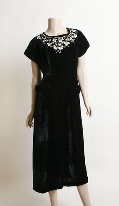 Vintage 1950s Dress - Black Velvet Beaded Flower & Pearl Rhinestone Sequin Formal Evening Dress - Po Vintage Velvet Cocktail Dress, Vintage Black Velvet Dress For Evening, Vintage Black Velvet Party Dress, Velvet Vintage Dress For Vintage Events, Vintage Black Velvet Dress For Party, Vintage Velvet Wedding Dress, Velvet Evening Dress, Formal Evening Dress, Vintage 1950s Dresses