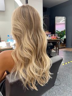 #hair #hairstyles Honey Highlights Blonde Hair, Medium Blonde Hair Highlights, Highlight Balayage Blonde, Light Dirty Blonde Hair With Highlights, Light Honey Blonde Hair With Highlights, Hair Inspo Color Blonde Balayage, Blonde Hair Old Money, Carmel Honey Hair, Fall Blonde Hair Highlights