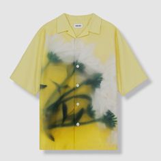 $390 Kenzo Men Yellow Green Floral Short Sleeve Button-up Camp Shirt Size S Description Spread camp collar Short sleeves Floral print at front Check pattern at collar, sleeves, and back Straight hem Imported 100% cotton Machine wash About Us We sell only 100% authentic clothing from new with tags to gently used. We have a 100% authentic or money back guarantee on every item we sell. Items are listed daily so make sure to put us on your favorite! We have been in business for over 10 years selling Graphic Print Collared Camp Shirt In Cotton, Collared Cotton Camp Shirt With Graphic Print, Spring Camp Shirt With Printed Relaxed Fit, Printed Camp Collar Shirt For Spring, Spring Printed Shirt With Camp Collar, Cotton Camp Shirt With Casual Collar For Spring, Spring Cotton Camp Shirt With Casual Collar, Printed Relaxed Fit Camp Shirt For Spring, Casual Cotton Hawaiian Shirt With Johnny Collar